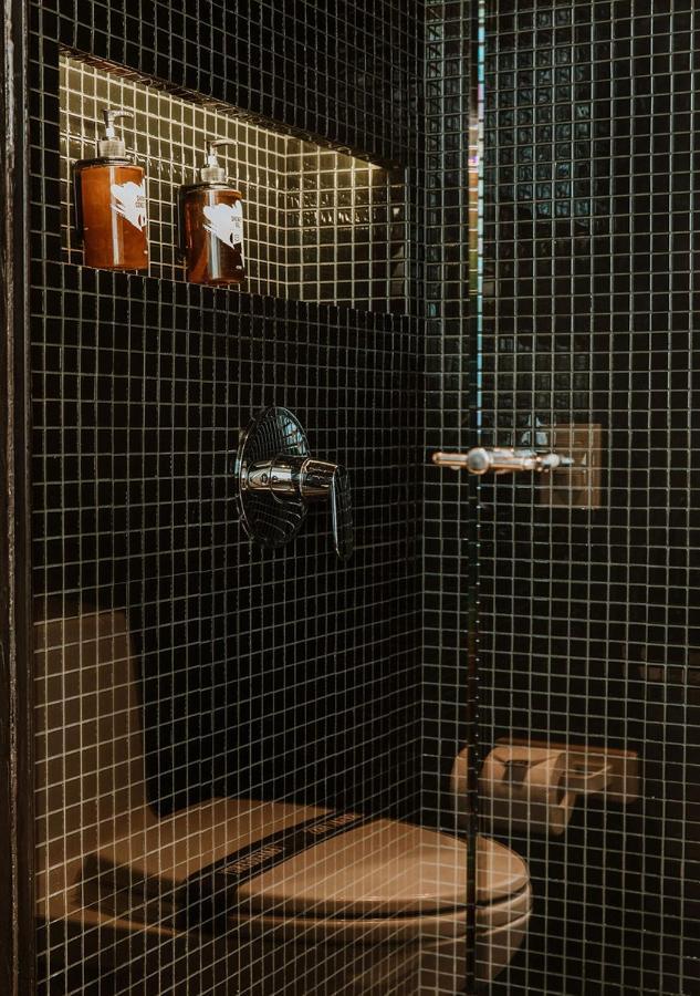 The Click Clack Hotel Bogotá Exterior foto A shower